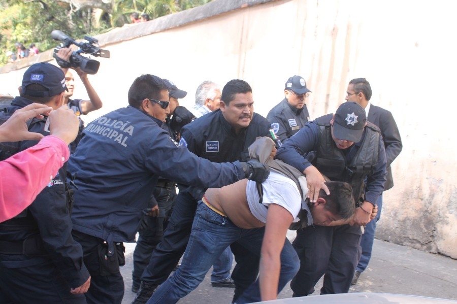 Inicia CDHEM queja por presunto abuso policiaco contra estudiante de la UAEM