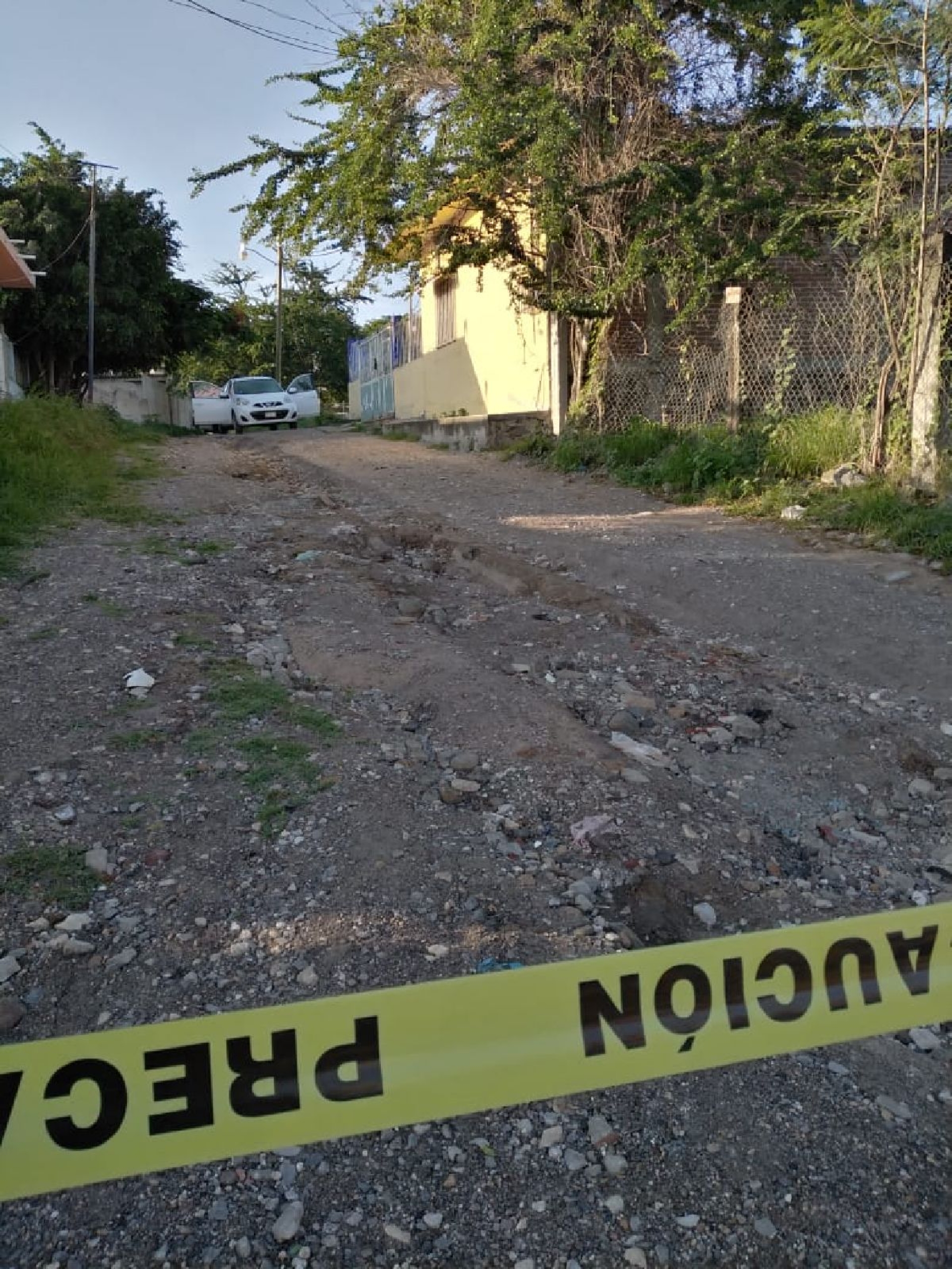 Balean a un hombre al salir de su casa