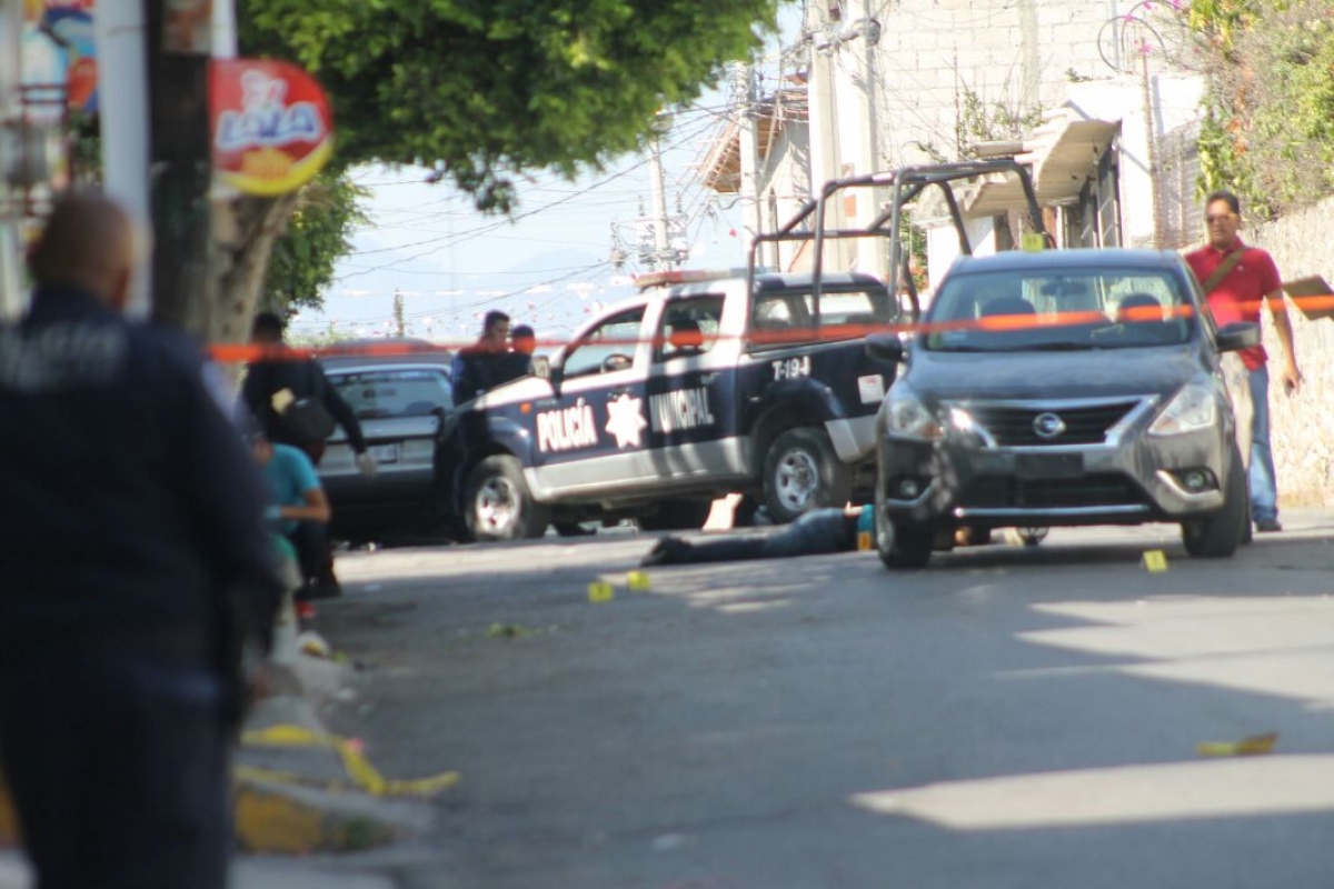 Hombres armados asesinaron a balazos a un automovilista en Temixco
