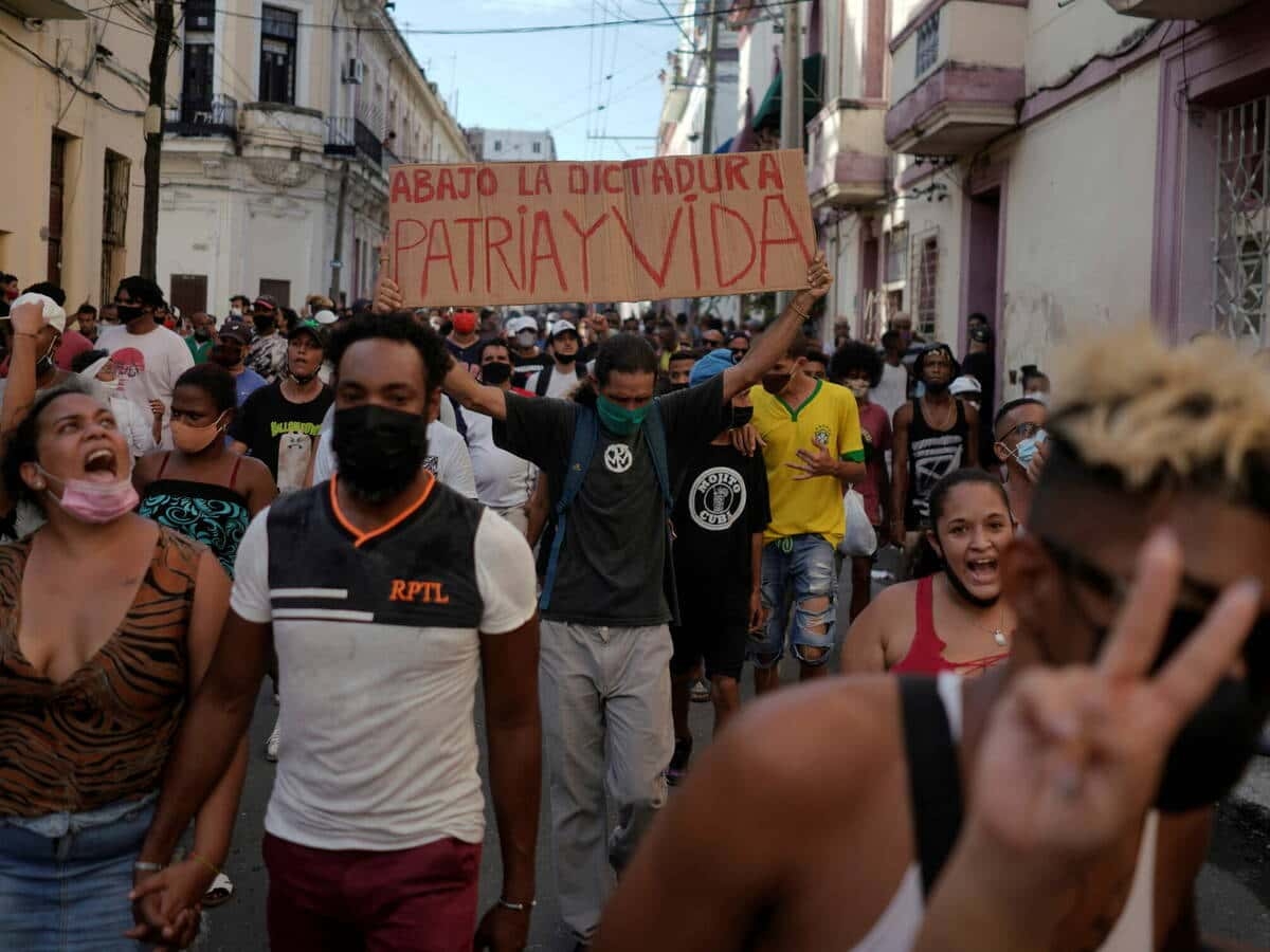 ¿Qué está pasando en Cuba? Cientos protestan contra el castrismo