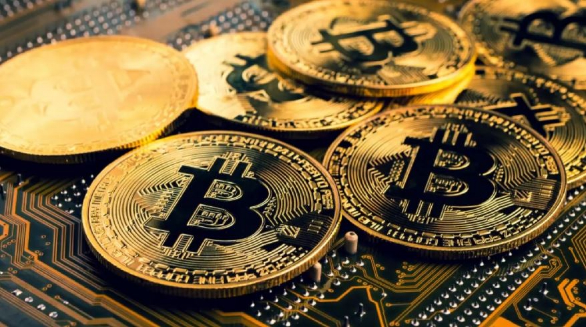 Bitcoin alcanza máximo histórico y rebasa los 35 mil dólares