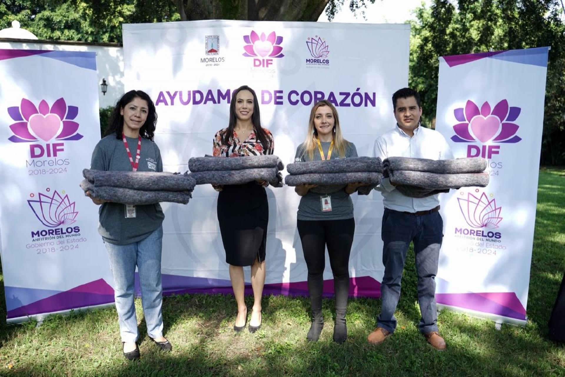 Recibe Natália Rezende donativo para la campaña “Por un Morelos sin frío”