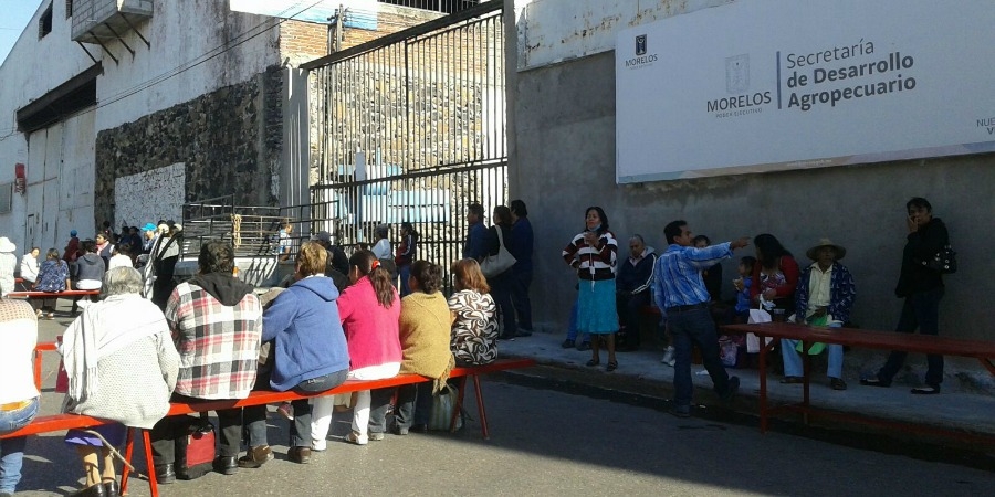 Toman campesinos oficinas de la Sedagro en demanda de apoyos económicos