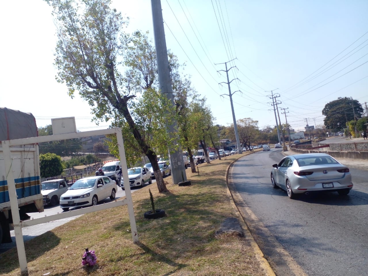 Carga vehicular en bulevar Cuauhnáhuac