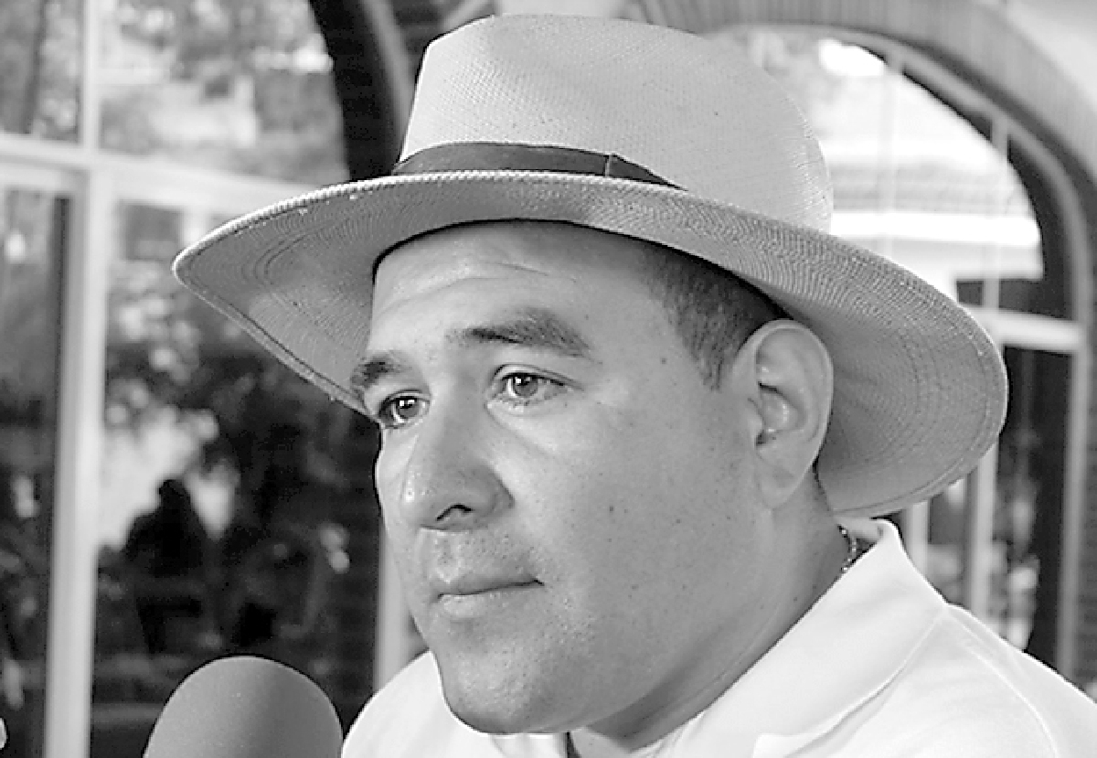Entrega Ayuntamiento de Yautepec láminas de fibrocemento, cubetas de pintura e impermeabilizantes a pobladores