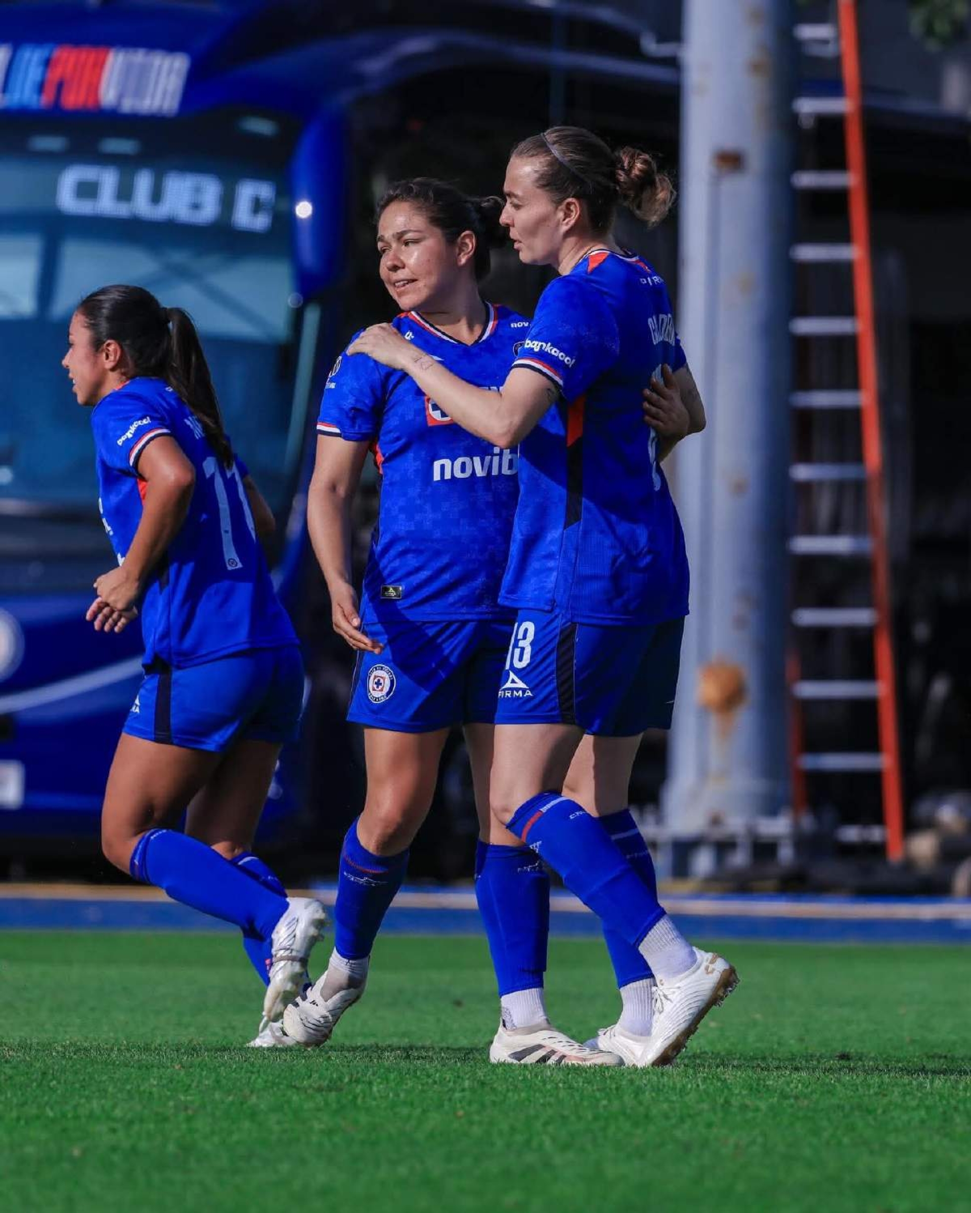 Cierra Cruz Azul con empate ante Pumas