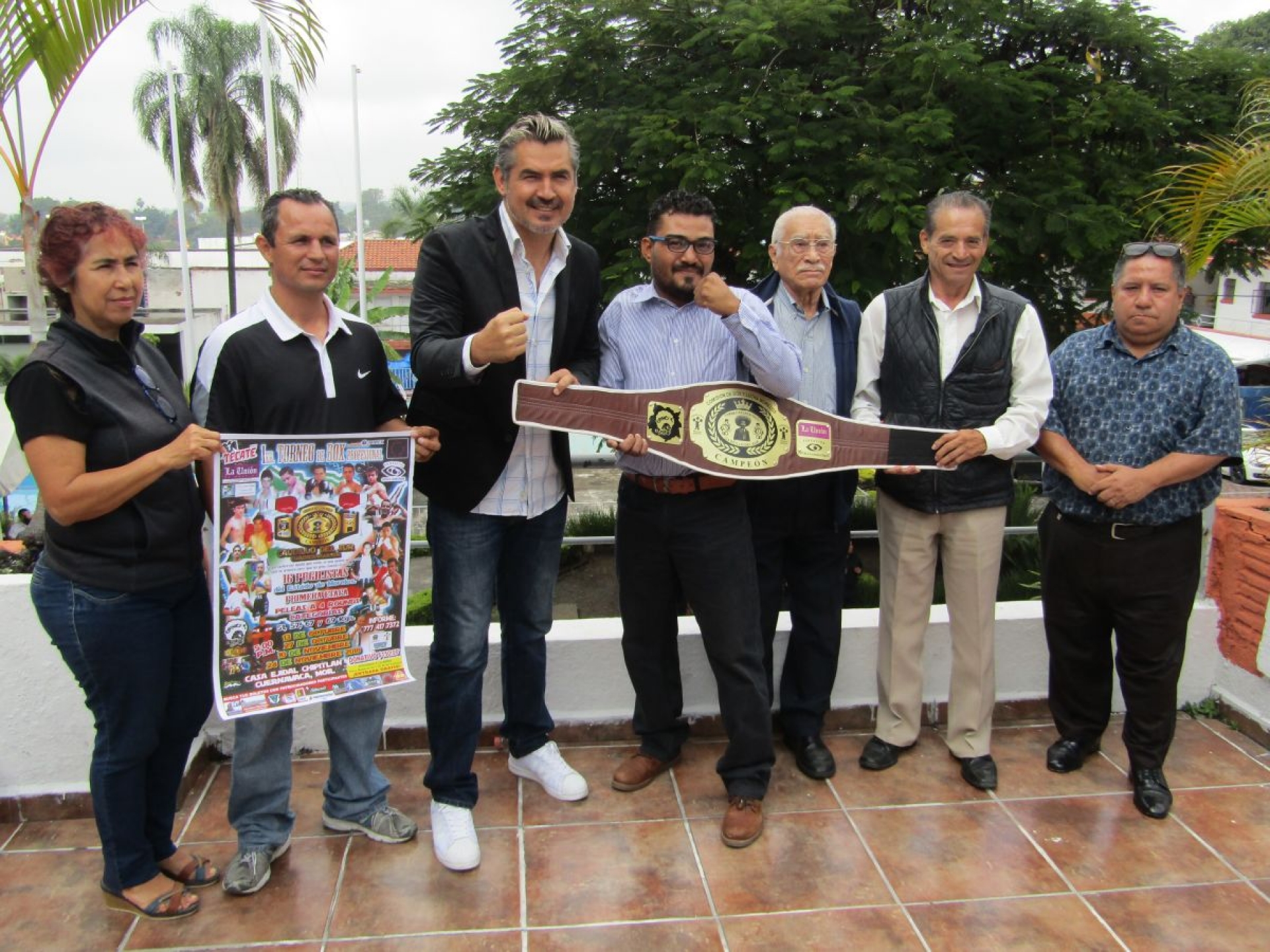 Presumen el cinturón del torneo profesional de boxeo “Caudillo del Sur-La Unión de Morelos”