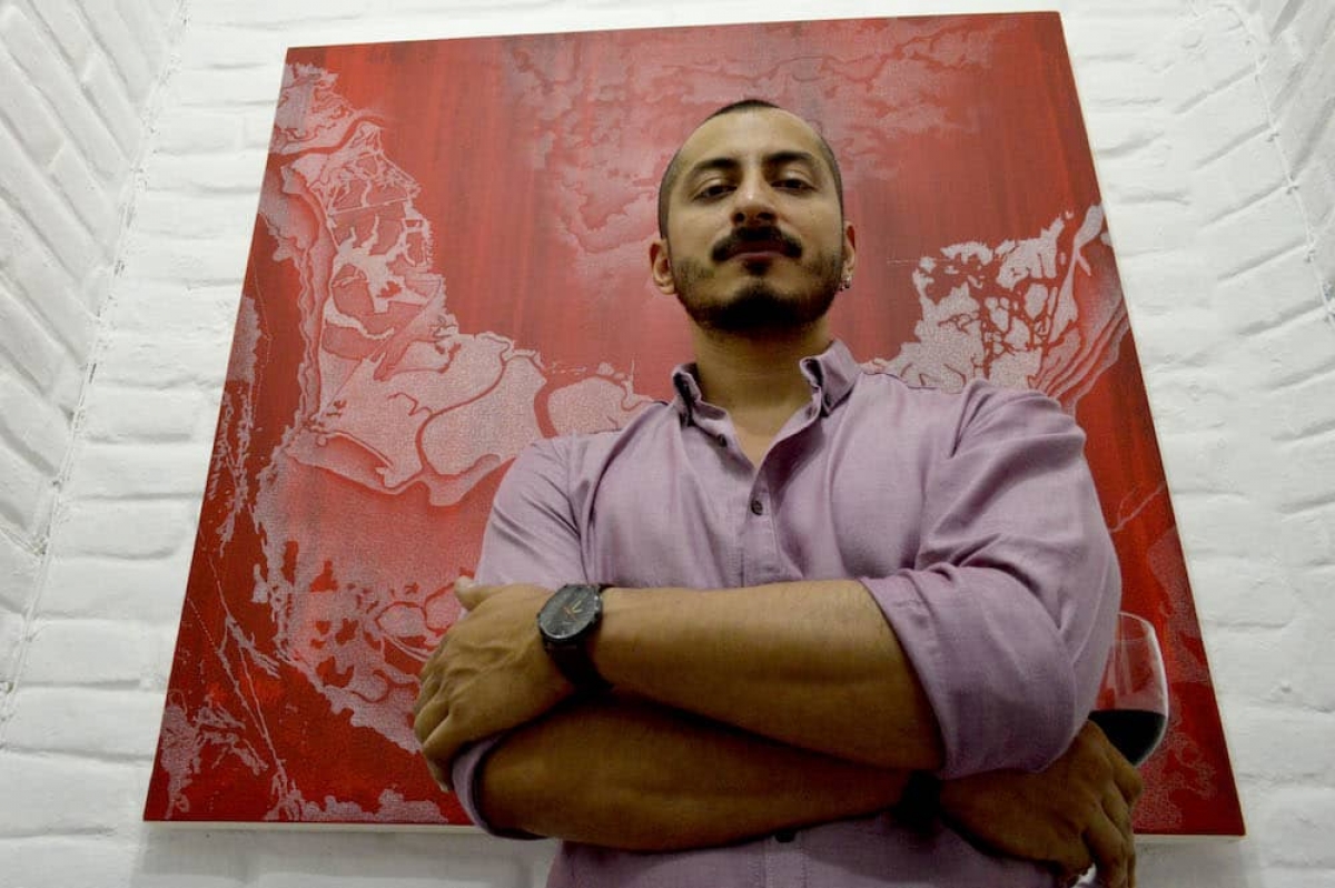 Pável Mora inaugura exposición "Contener el mar”