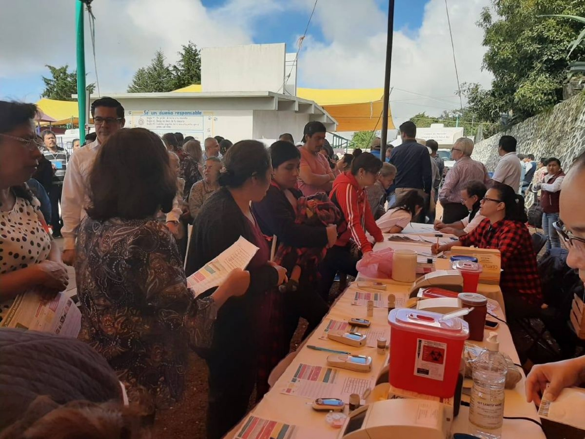 Acercan servicios de salud a pobladores de Tetela del Volcán