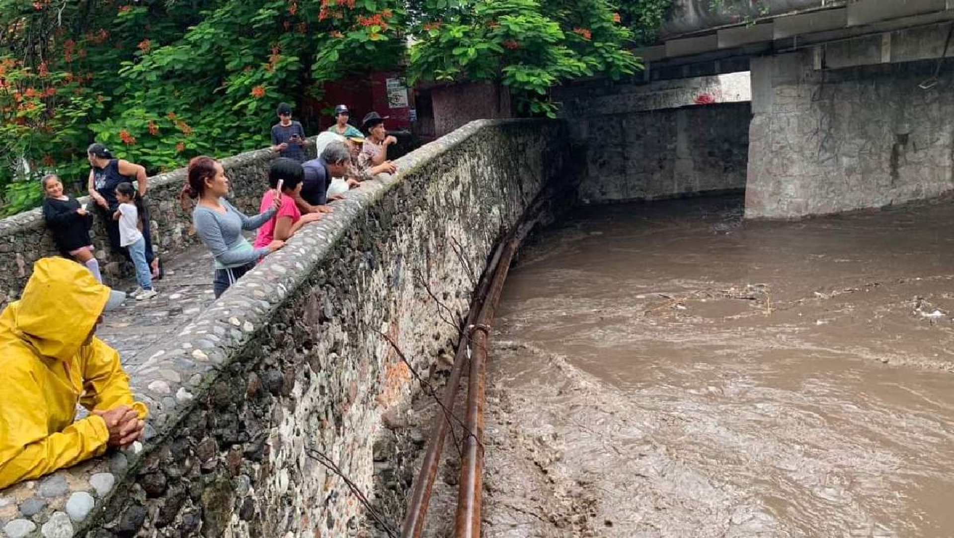 En riesgo de inundación, al menos 140 familias ixtlecas