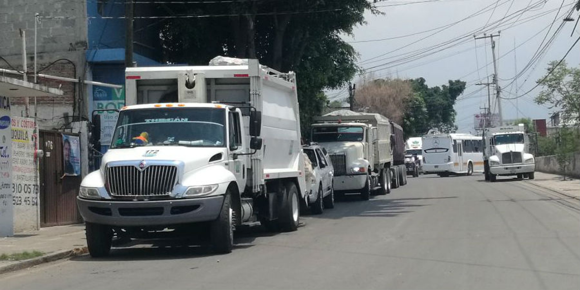 Protestan vecinos de la colonia Lázaro Cárdenas en el centro de de transferencia
