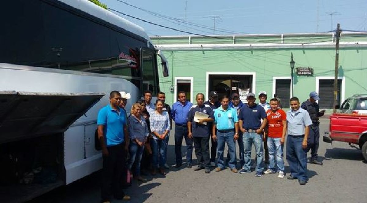 El ayuntamiento de Jonacatepec gestionó apoyos para que pobladores viajen a Jalisco y tengan cuatro meses de trabajo asegurado en cultivos de jitomate