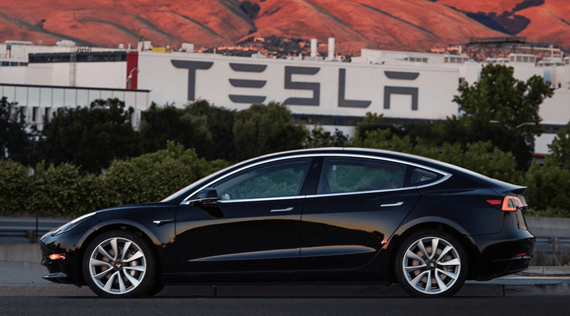Tesla lanza en México el Model 3, su auto más barato