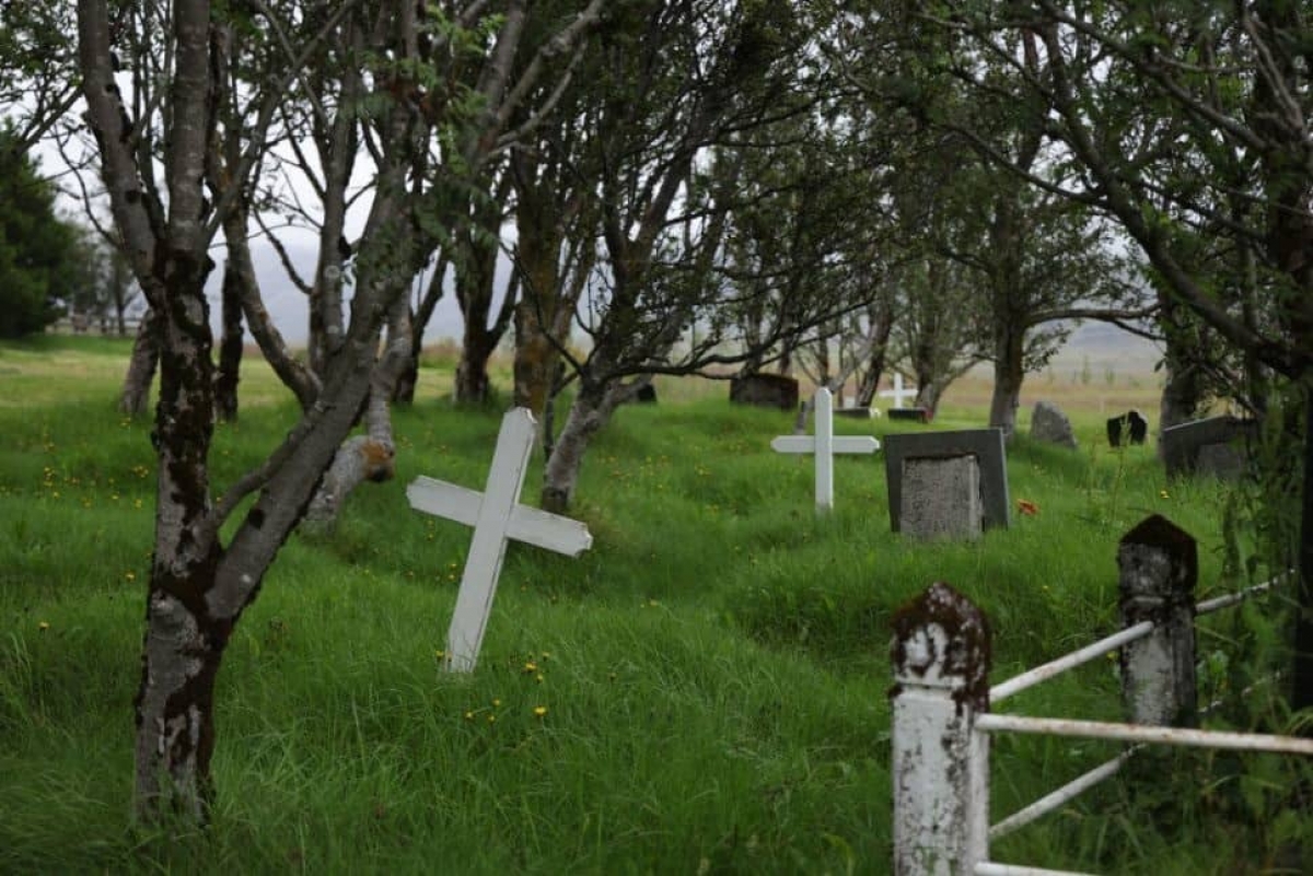Pastor muere tras ser enterrado, quería resucitar al tercer día