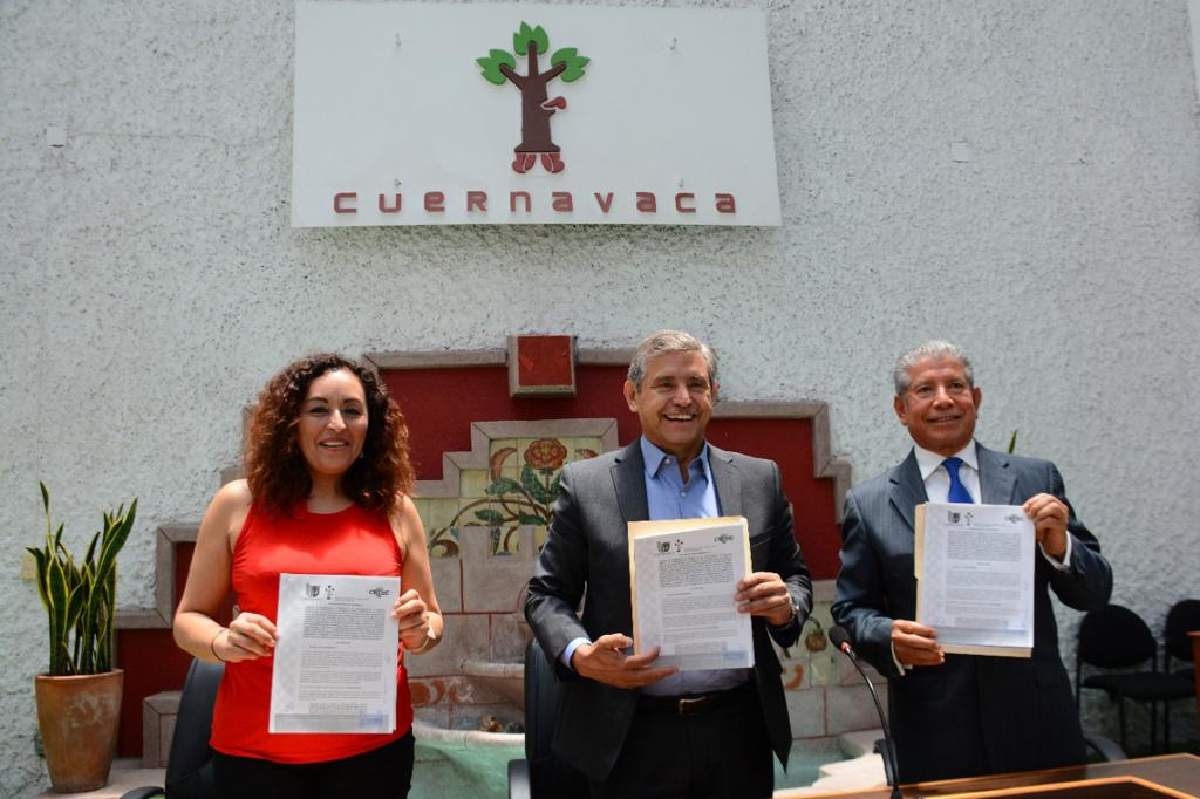 Firma ayuntamiento de Cuernavaca y grupo Cetec convenio a favor de los trabajadores municipales