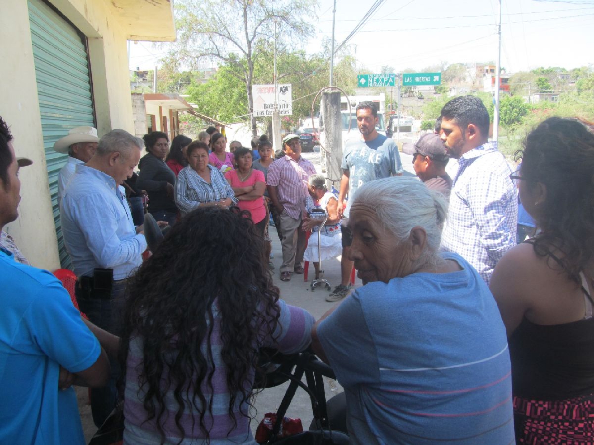 Ahora, inconformes con elección de ayudante toman un camión de basura