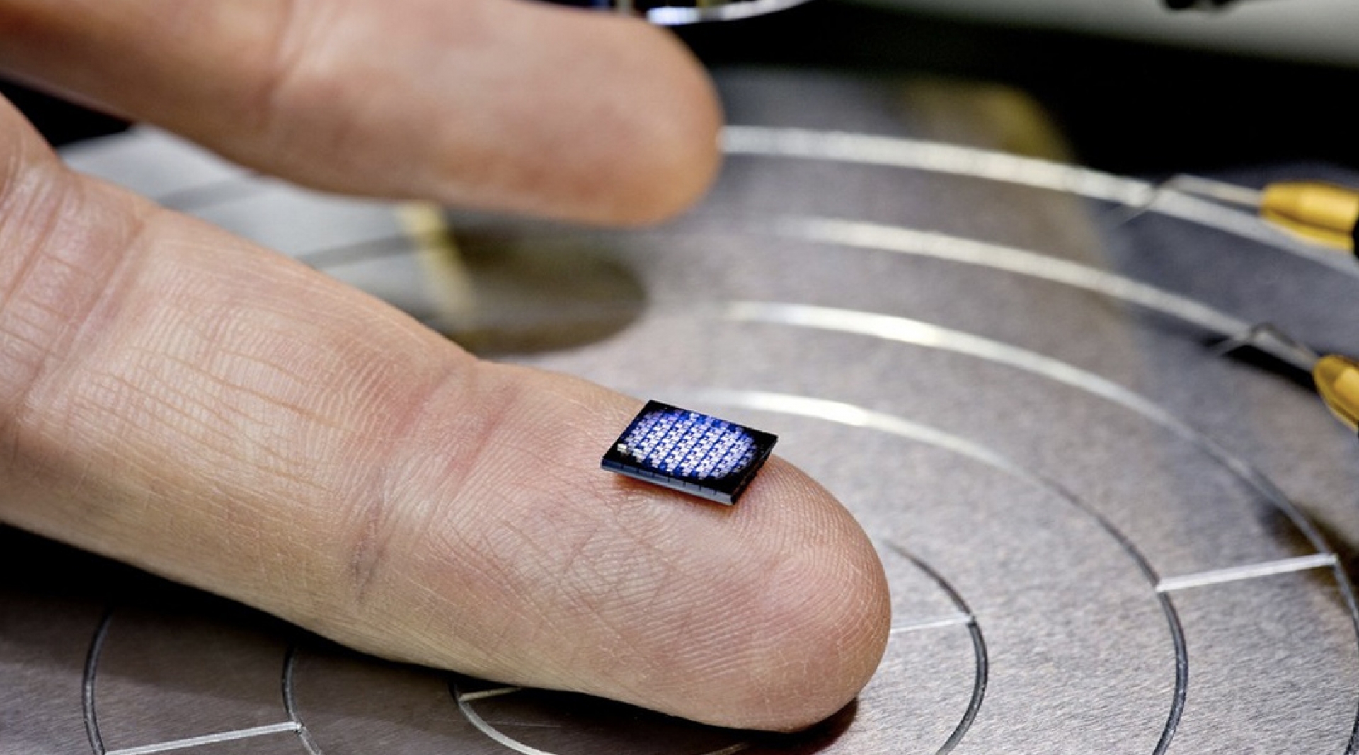 IBM presenta la computadora más pequeña del mundo
