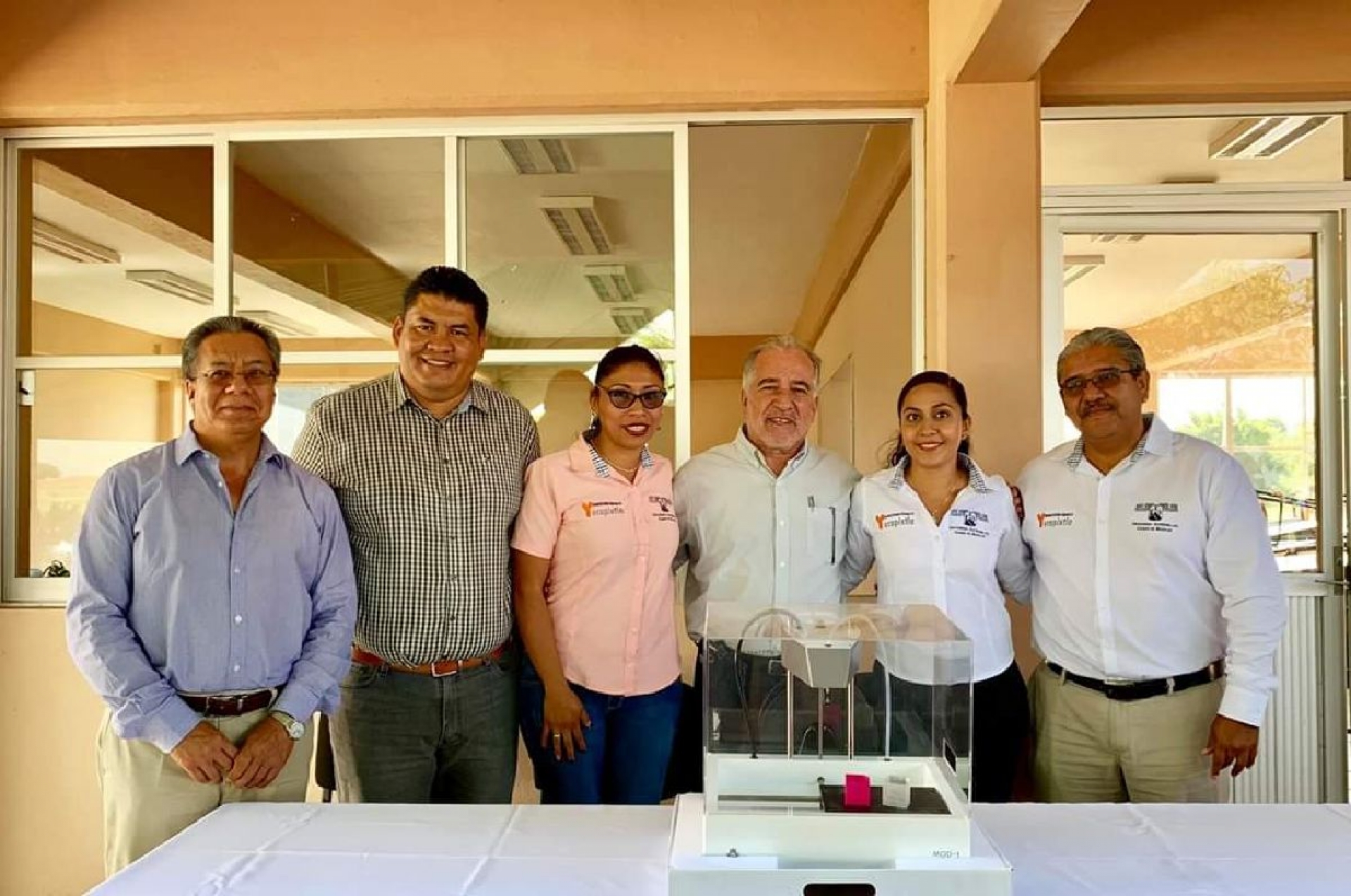 Entregan impresora 3D a estudiantes de ingeniería de UAEM