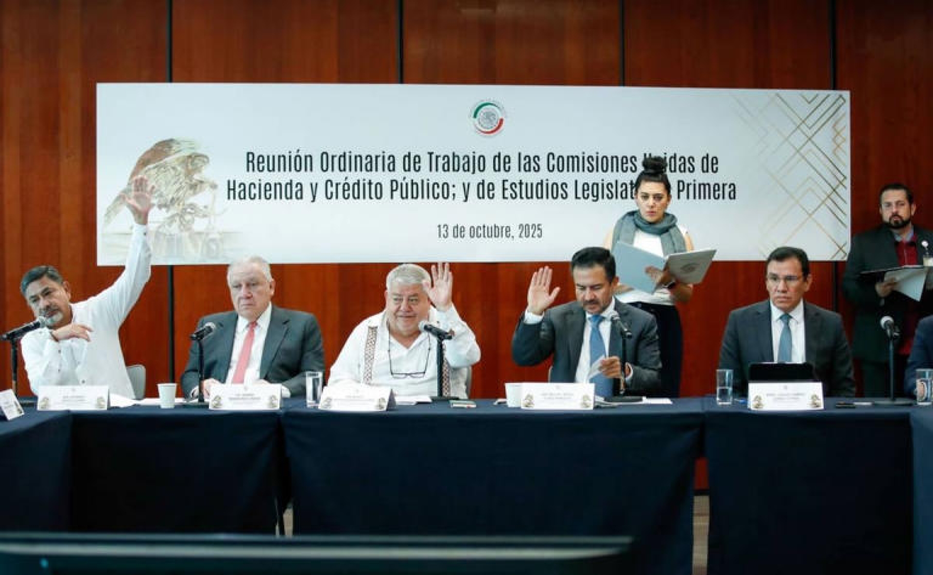 30 agentes aduanales controlaban el 'huachicol' fiscal, afirman en el Senado