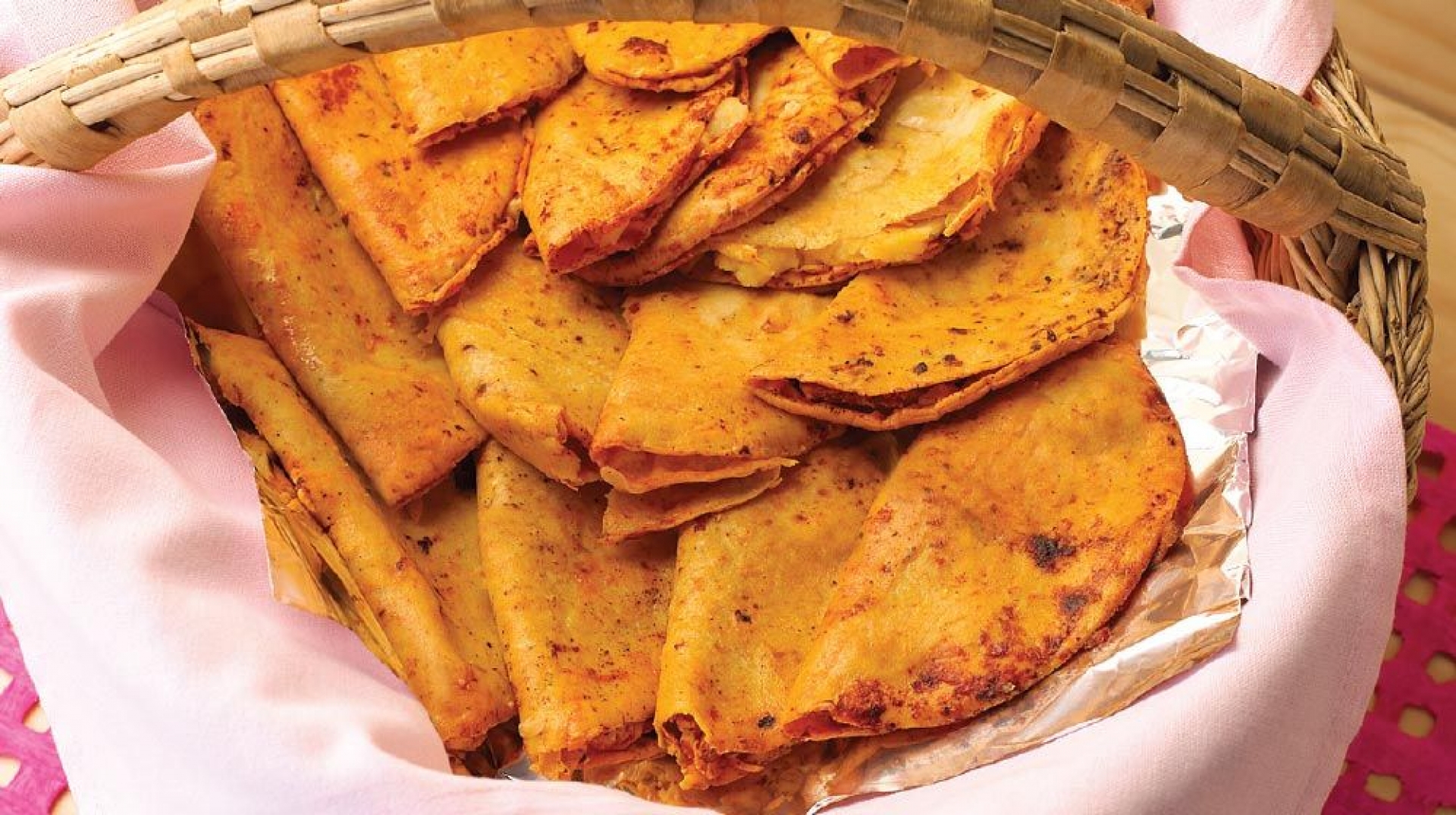 Tuvo que subir el precio de sus tacos de canasta