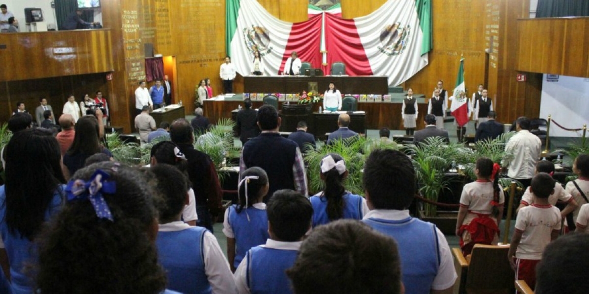 Realizan sesión pública "Día de los Símbolos Nacionales", en el Congreso local