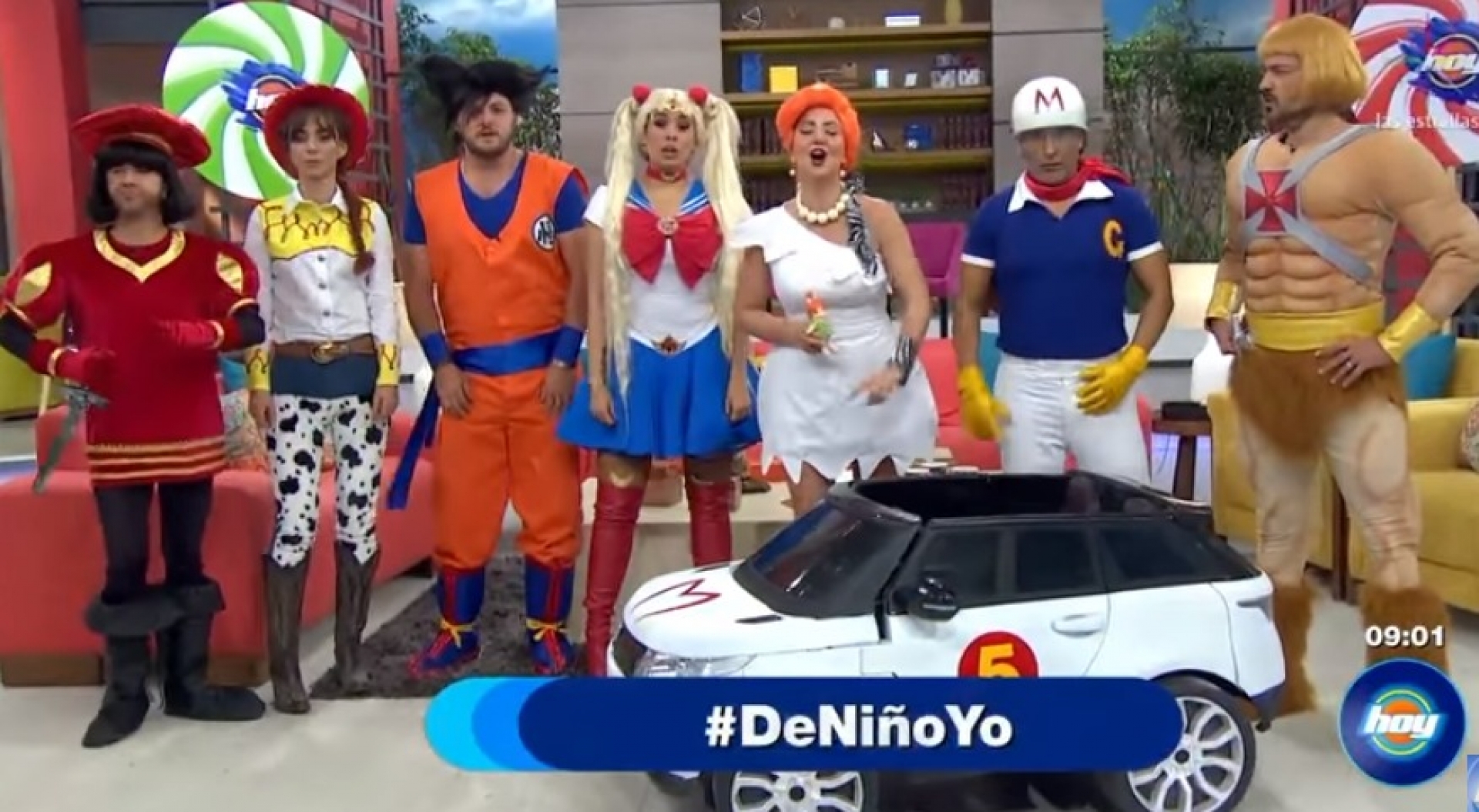 Destrozan a conductores de Hoy por sus disfraces del Día del Niño
