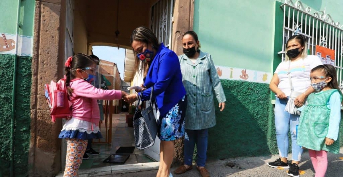 ¿Útiles escolares y uniformes serán obligatorios en ciclo escolar 2021-2022?