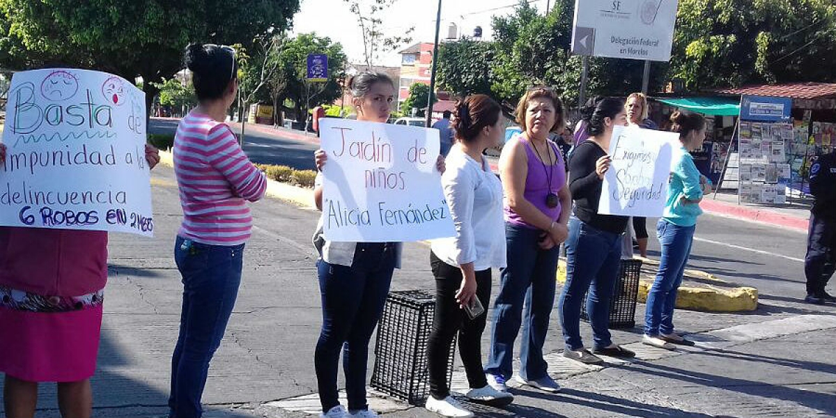 Lo último: Protestan padres de familia por inseguridad, tras robos en jardín de niños