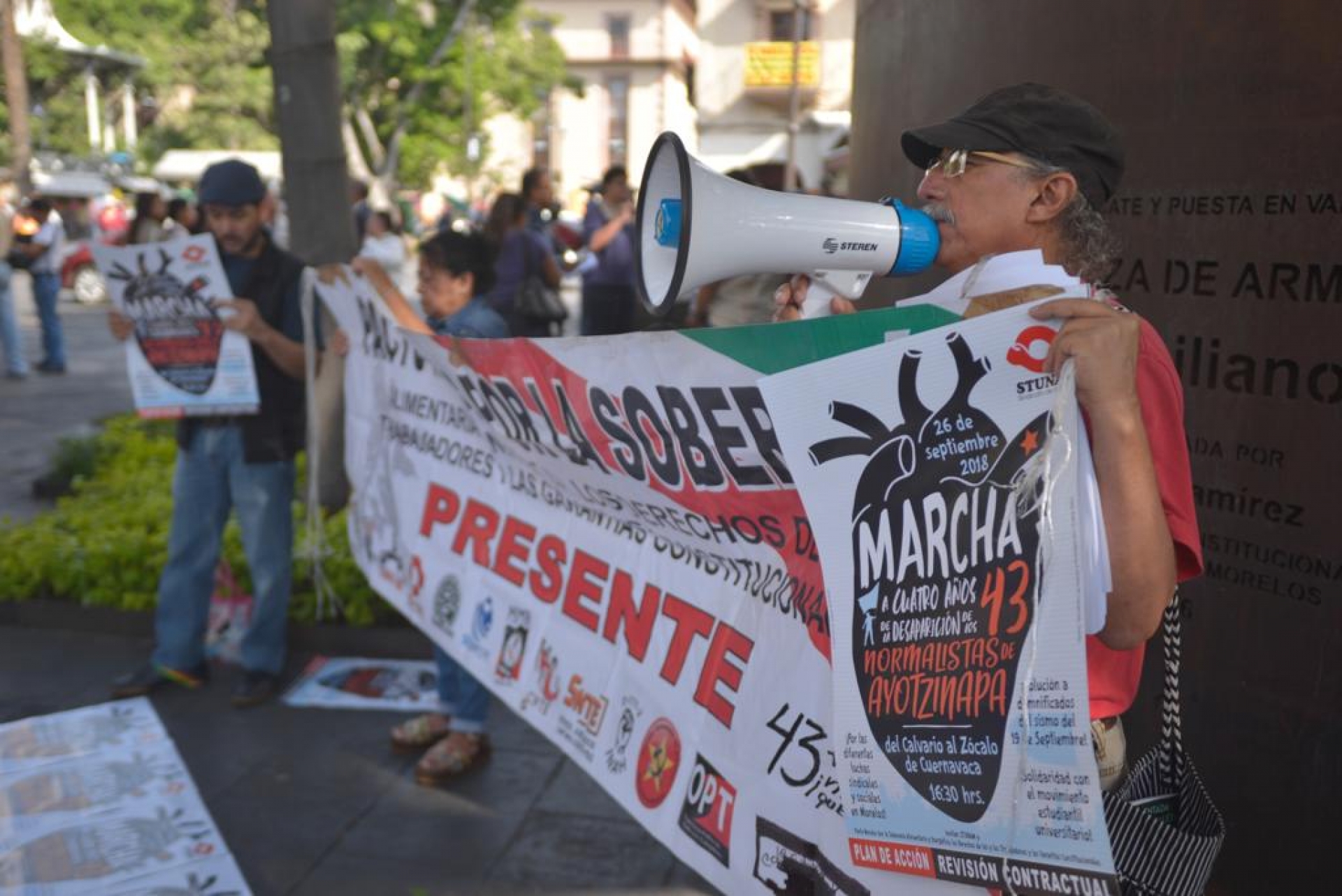 Anuncian marcha por los normalistas desaparecidos de Ayotzinapa