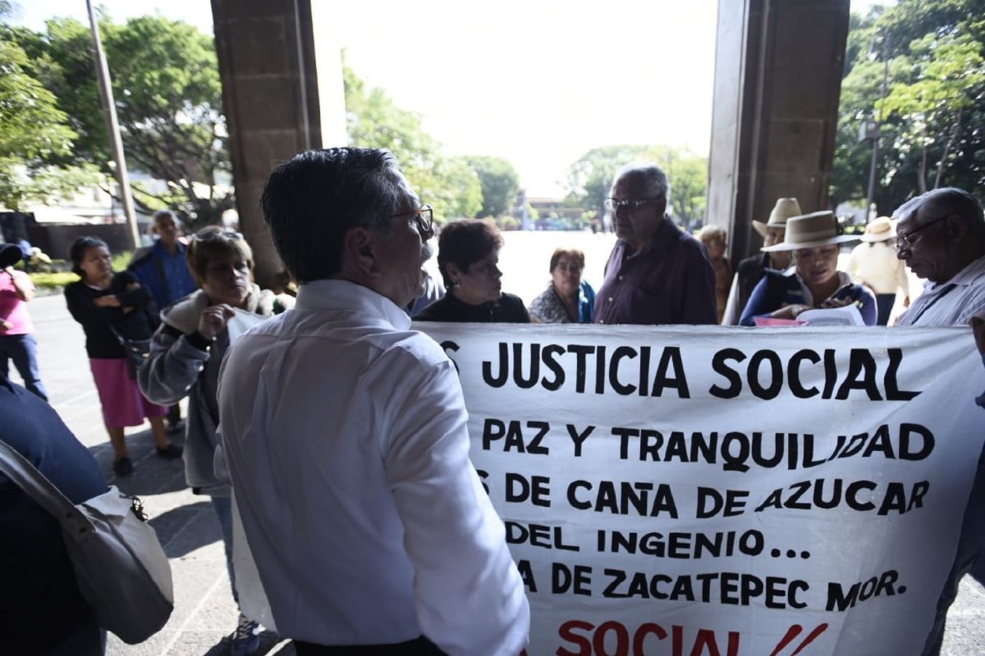 Extrabajadores del Ingenio de Zacatepec reclaman dinero