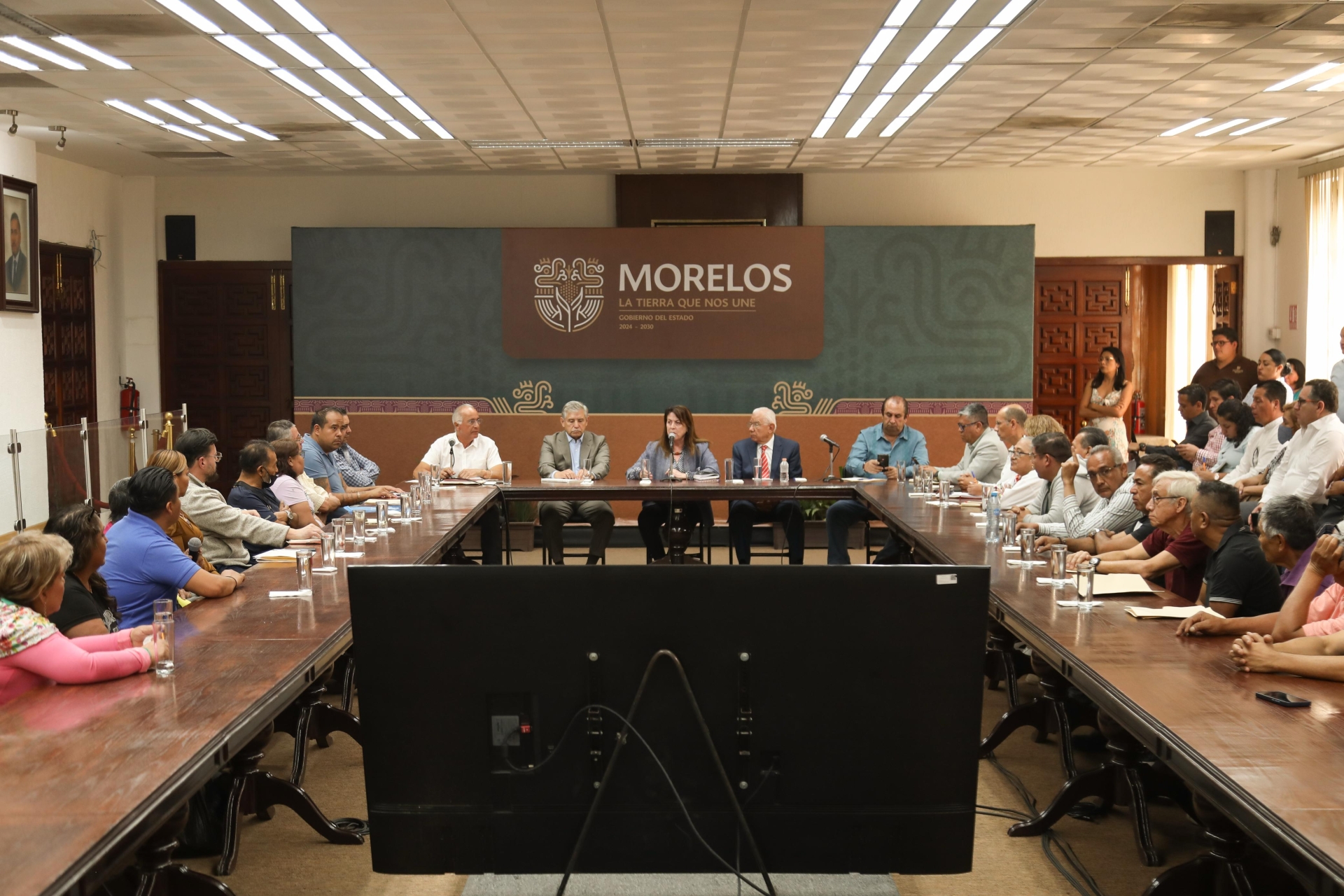 Asume Margarita González Saravia compromiso de concluir obras en el mercado 'Adolfo López Mateos'