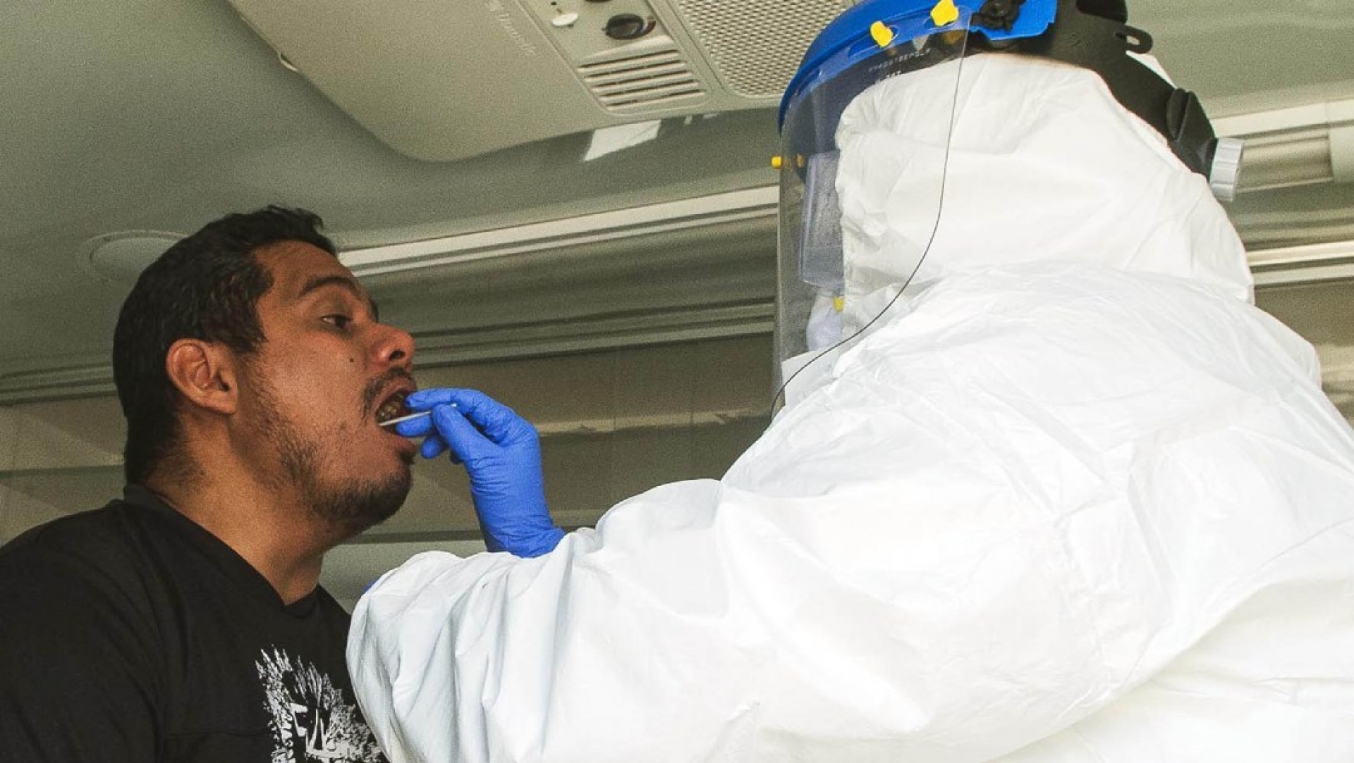 Científicos de la UNAM desarrollan prueba de COVID-19 con saliva