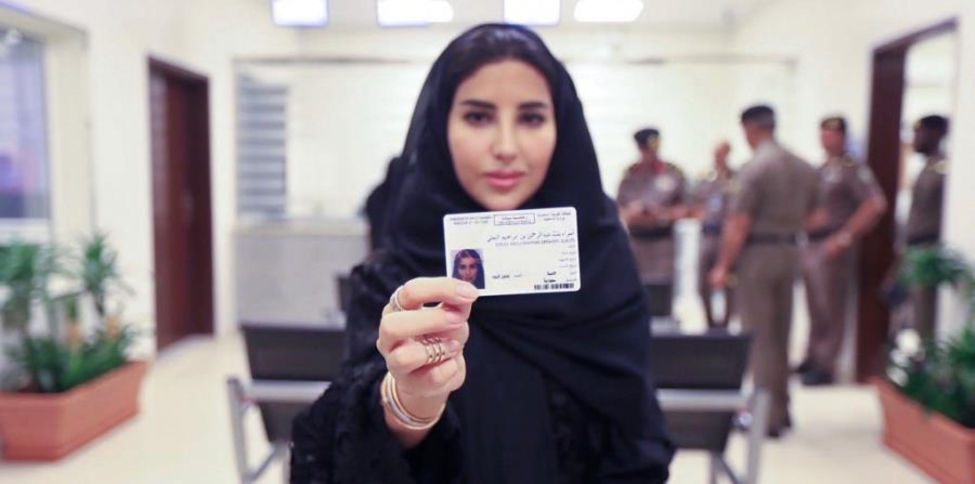 Arabia Saudita permitirá a mujeres viajar sin autorización de un hombre