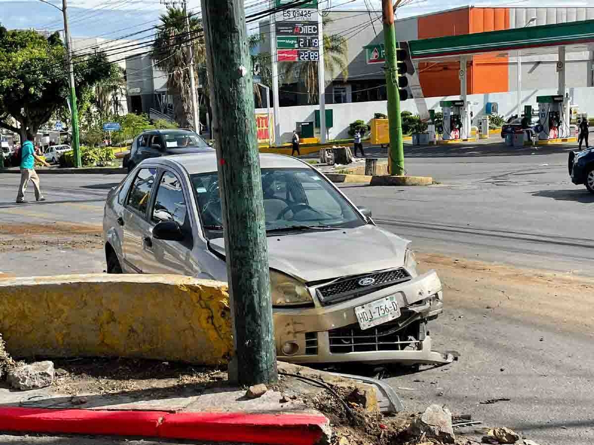 Provocó un choque por pasarse un alto