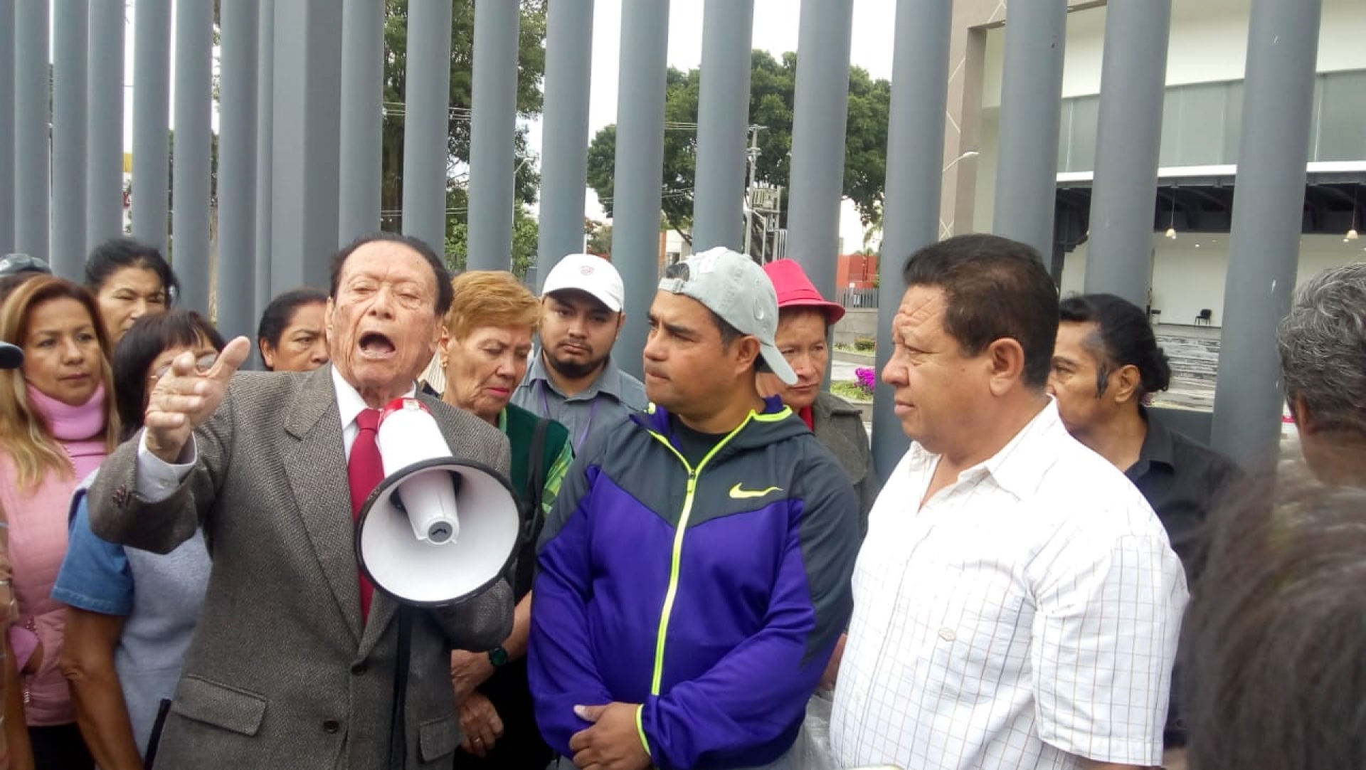 Protestan en el Congreso