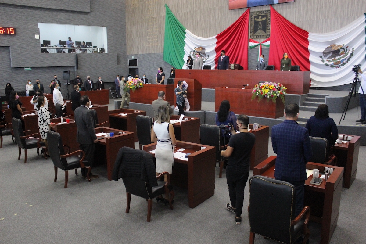 Empresarios piden más salario para policías