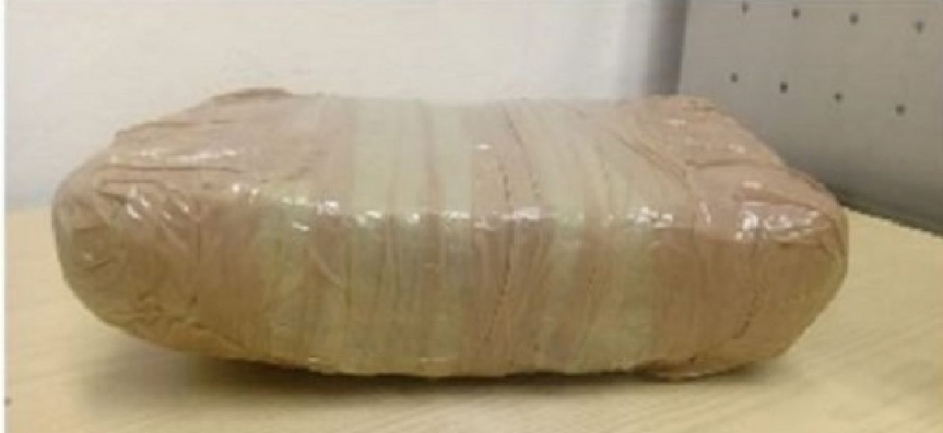 Lo descubrieron en poder de un paquete de marihuana