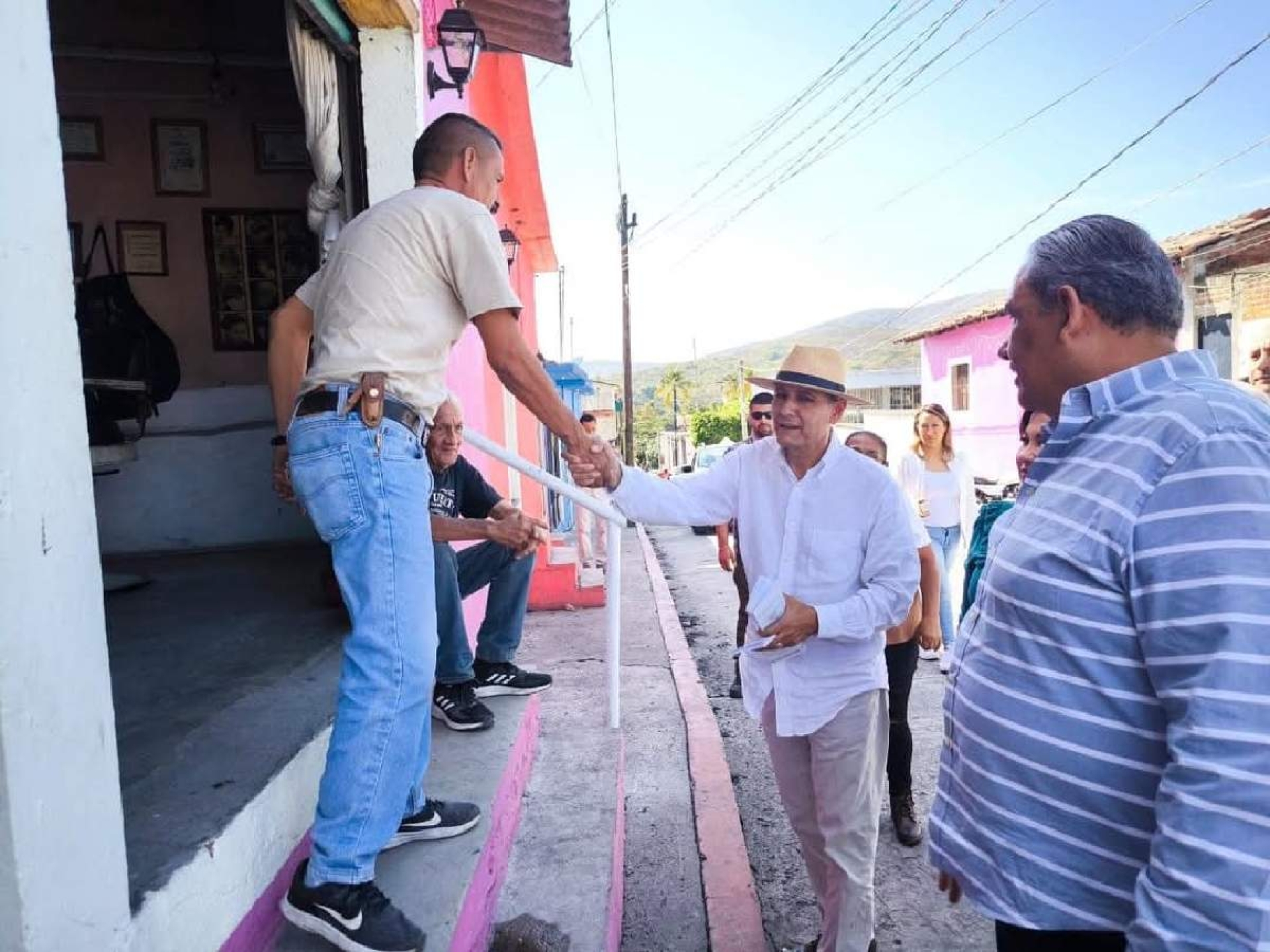 Acercan información de apoyos para comerciantes de Tetecala