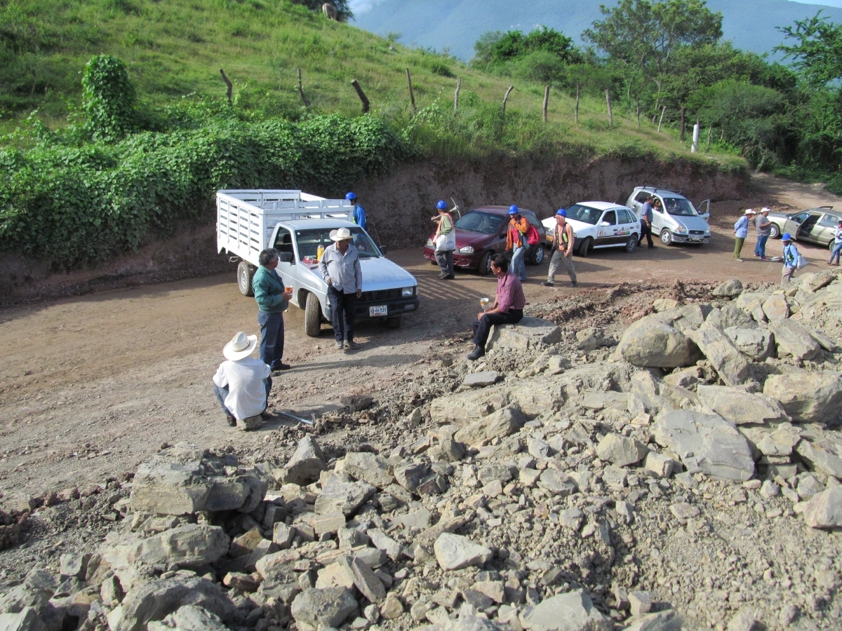 Ejidatarios de Tlaquiltenango bloquean paso en construcción de la autopista Siglo XXI