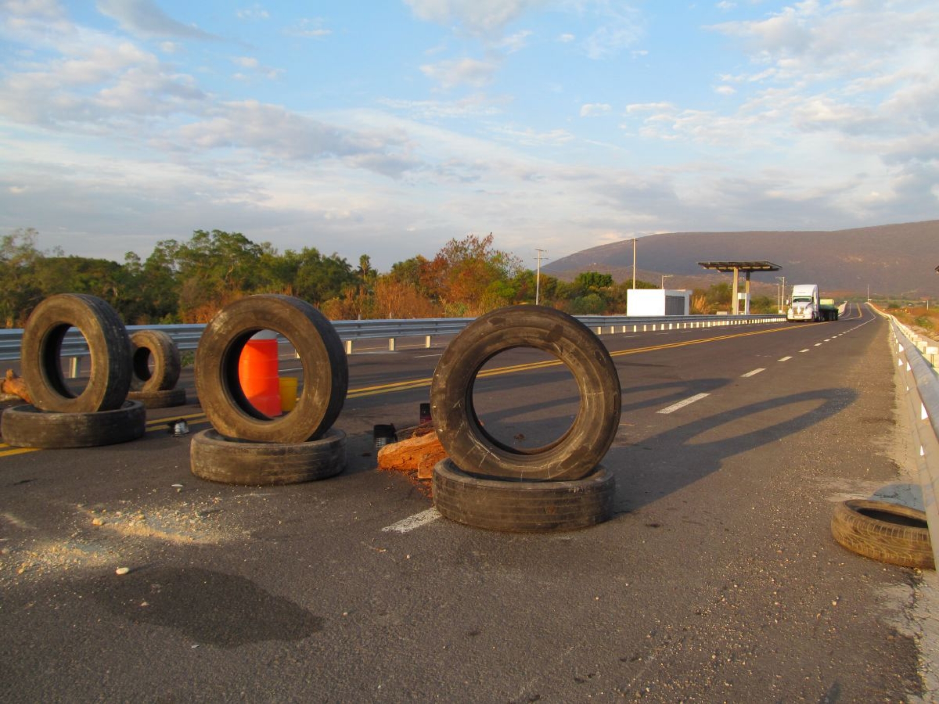 Se cumple una semana de bloqueo a la autopista Siglo XXI