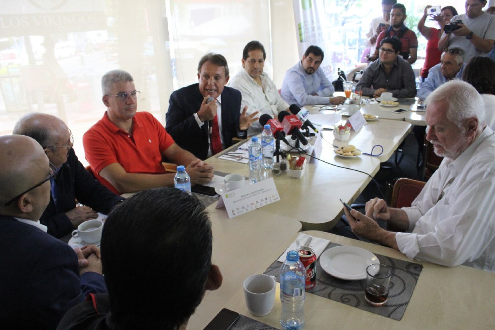 Suscribe Jorge Meade compromisos con sector privado