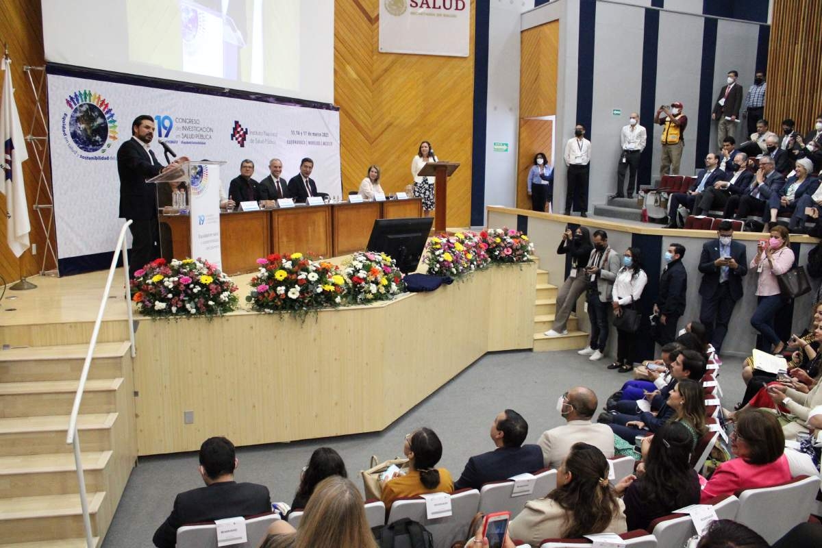Mujeres, más vulnerables a enfermar y empobrecer