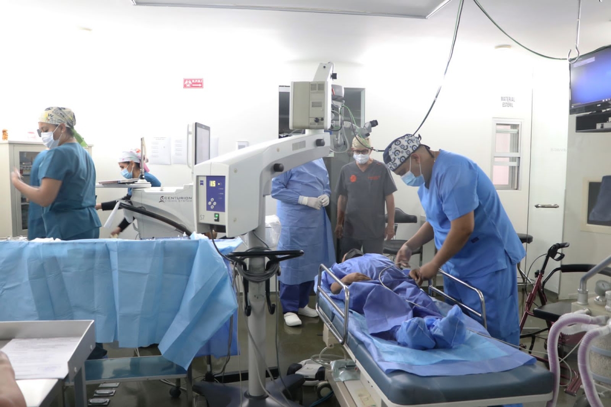 Beneficia gobierno estatal con cirugía de cataratas a personas vulnerables