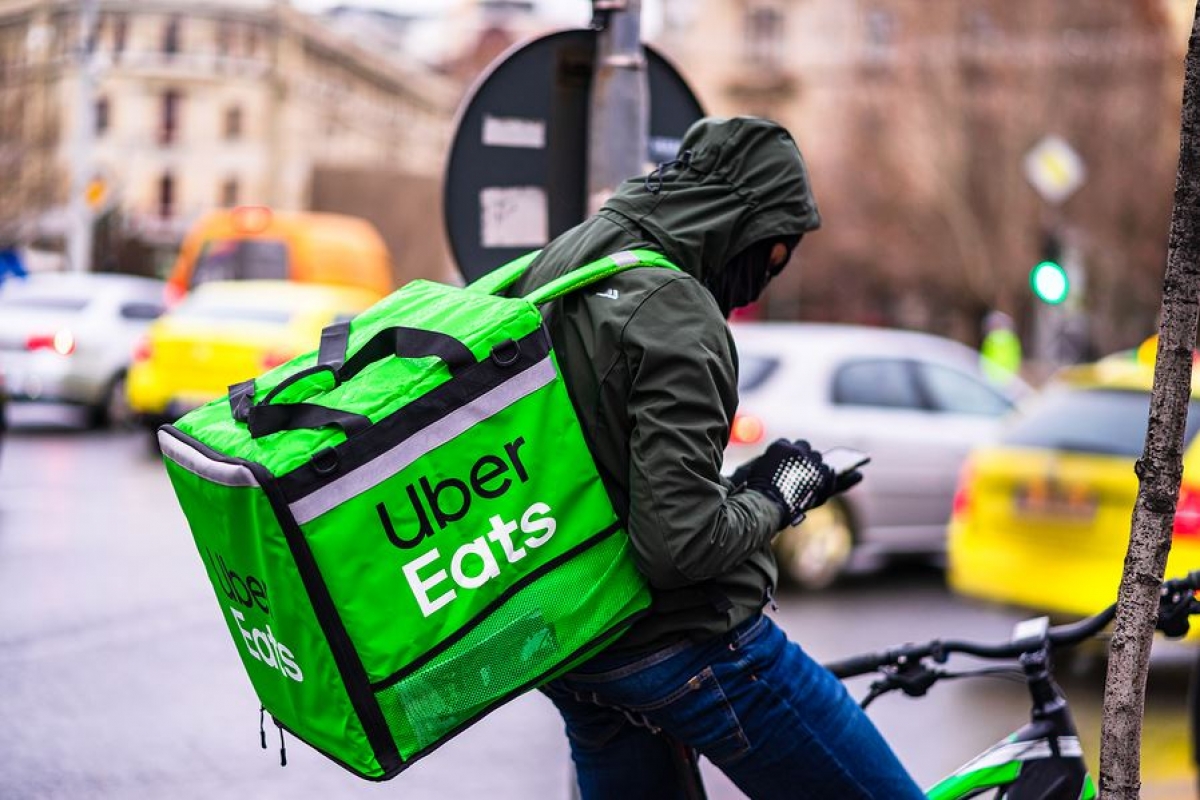 ¡Ya puedes pedir comida con "emojis" en Uber Eats!