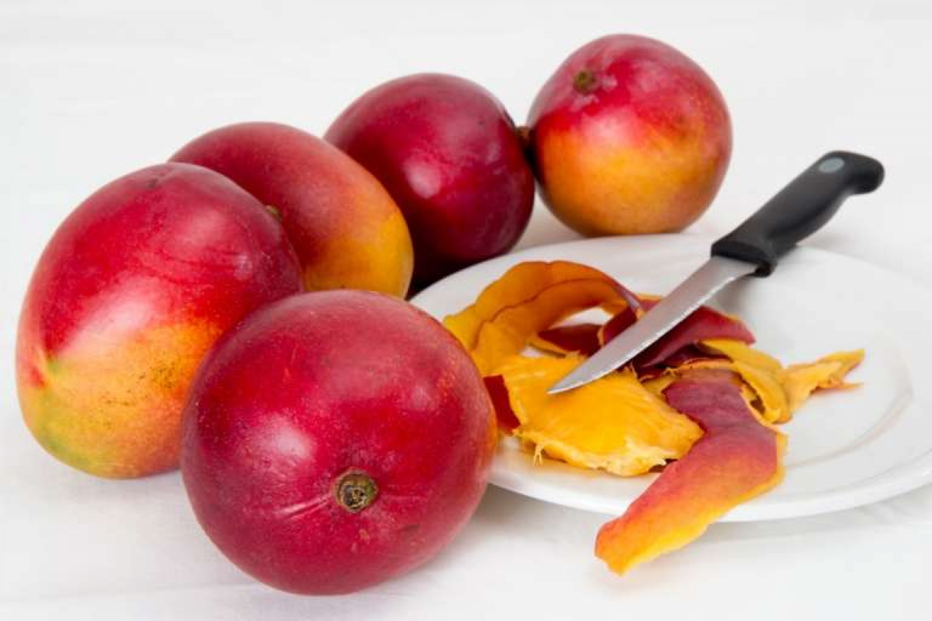 Descubren los grandes beneficios que tiene la cáscara de mango