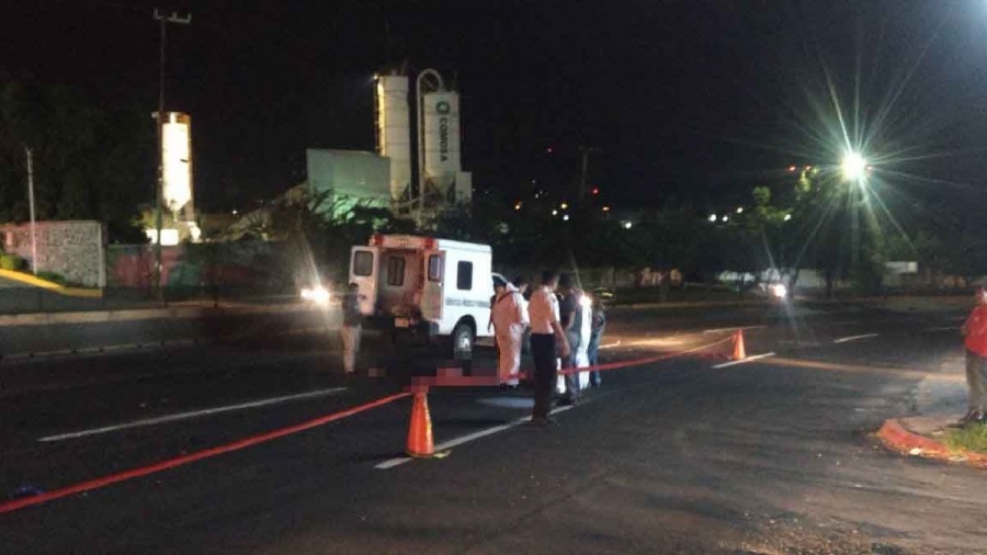 Muere motociclista al salir proyectado de su vehículo