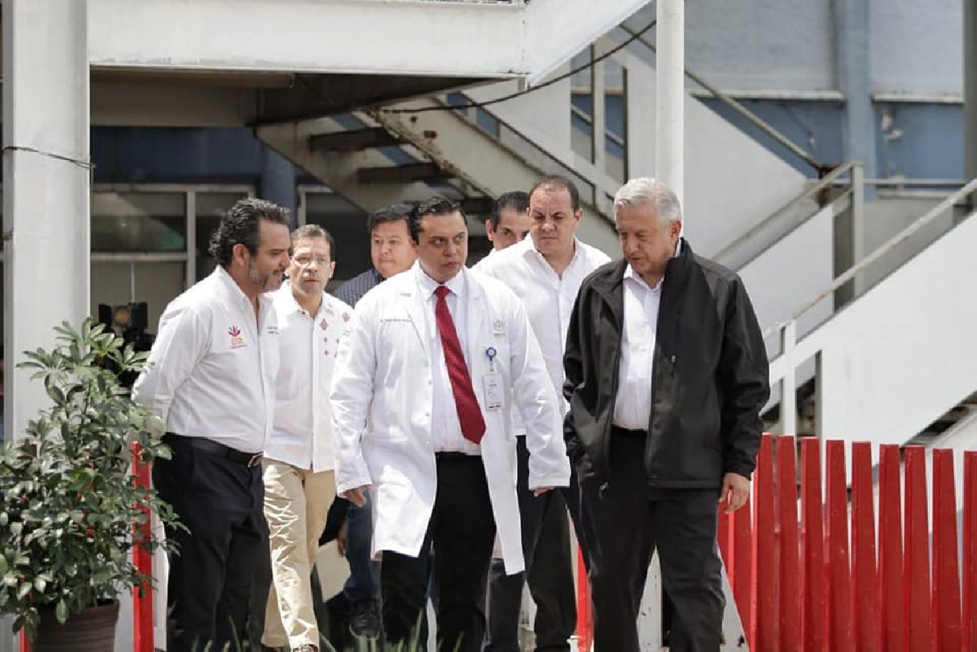 Quitarán aguinaldo y bajarán sueldos de altos funcionarios federales