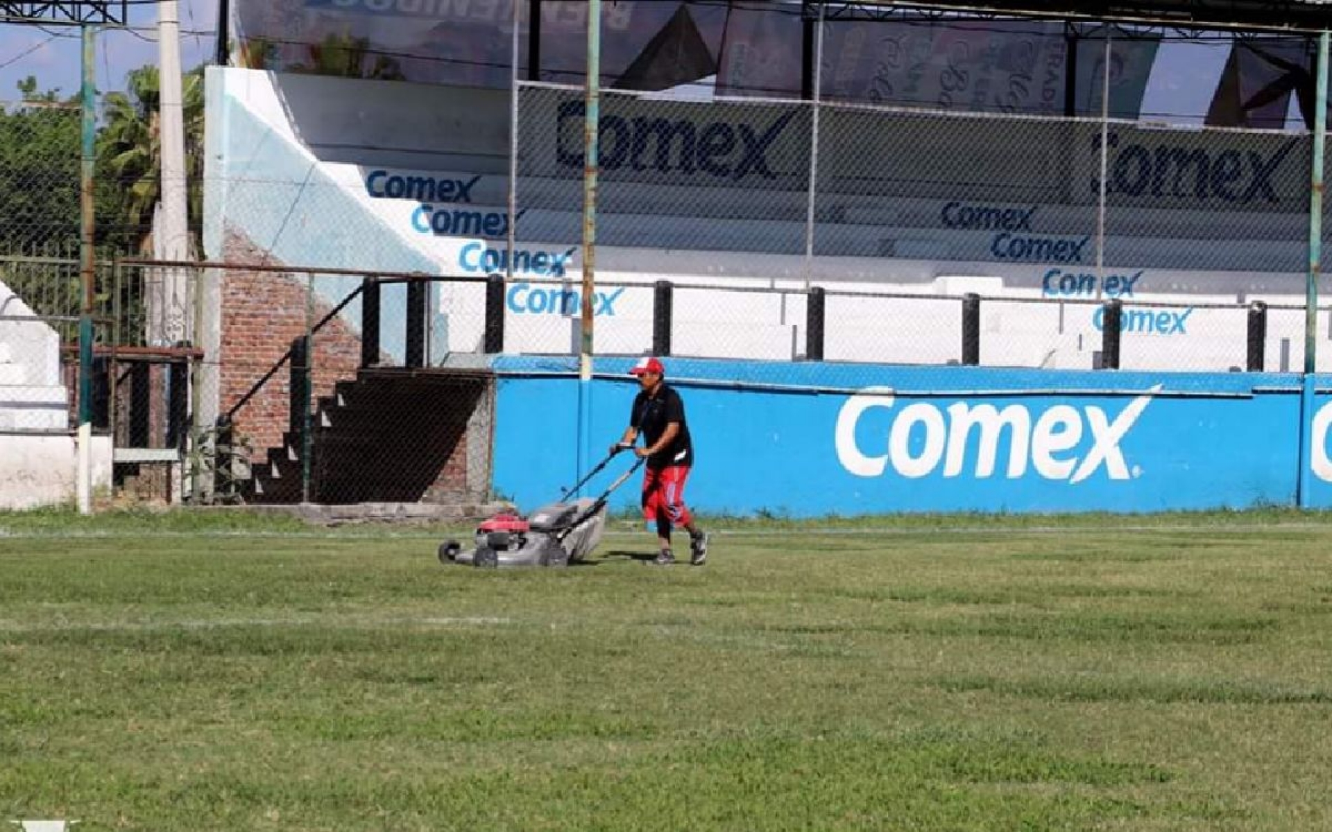 Ejidatarios reabren el campo deportivo de Miacatlán