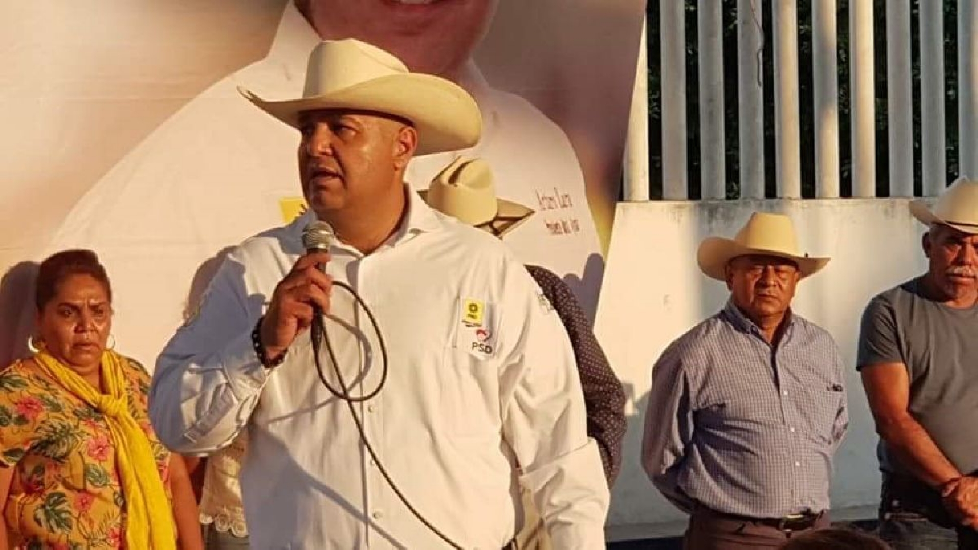 Ofrece Arturo Lara a la comunidad El Vergel dotarla de servicios