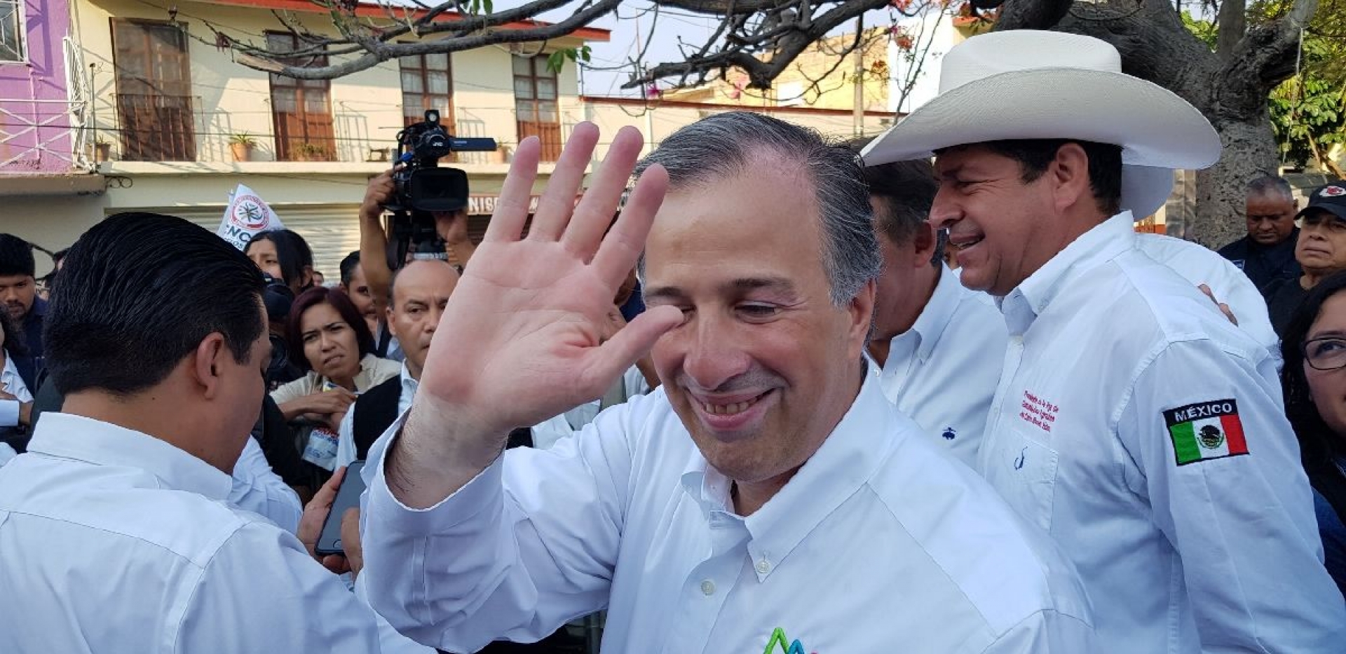 Visita José Meade el mausoleo de Emiliano Zapata